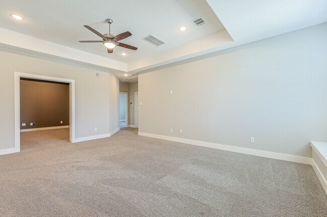 Building Photo - 10334 Fountain Shore Dr