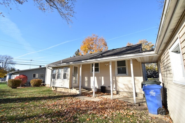 Building Photo - 477 W Spring St