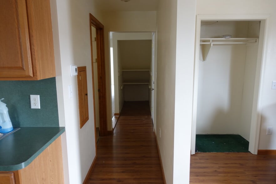 Hall - 503 N Chestnut St