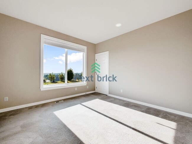 Building Photo - Stunning 4bed/2.5bath Norris Home with a V...