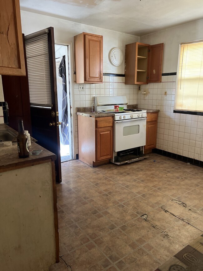 Building Photo - 5663 Gatesworth Ave