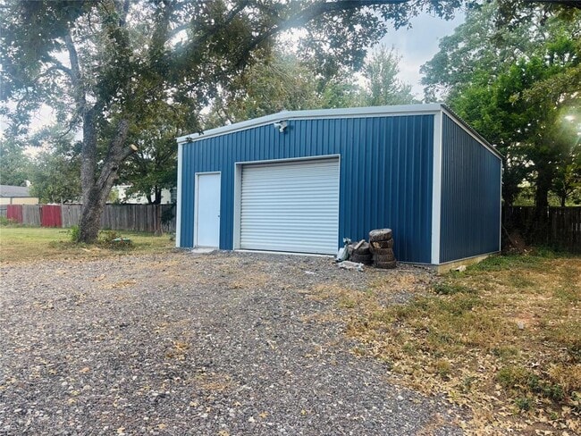 Building Photo - 189 Road Runner Ln