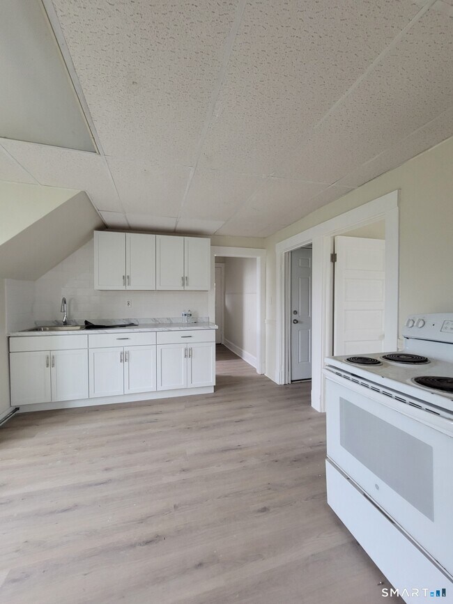 Building Photo - 157 S Park St