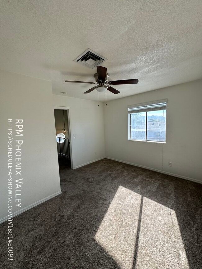 Building Photo - Spacious 2 Story with double primary bedro...