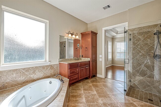 Building Photo - 5014 Fairford Dr