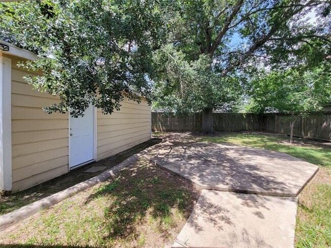 Building Photo - 16614 Cairnway Dr