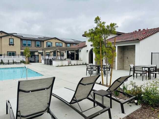 Building Photo - Newly Built 3 Bed Condo for Rent in Winche...