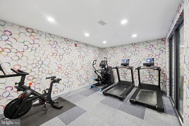 Building Photo - 4240 Chestnut St