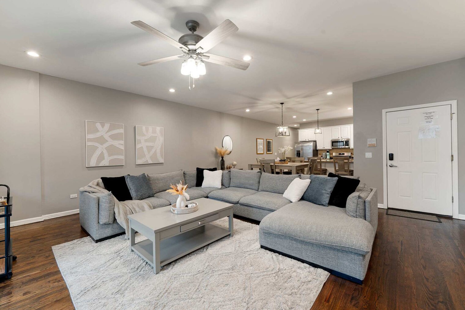 Building Photo - 1909 S Michigan Ave