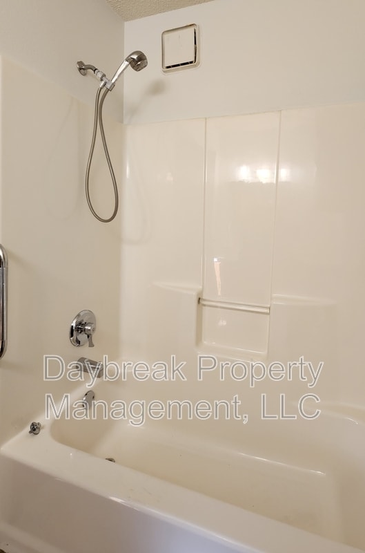 Building Photo - 1315 34th St Cir S