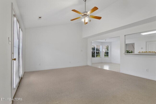 Building Photo - Beautiful End-Unit Condo – Move-In Ready!