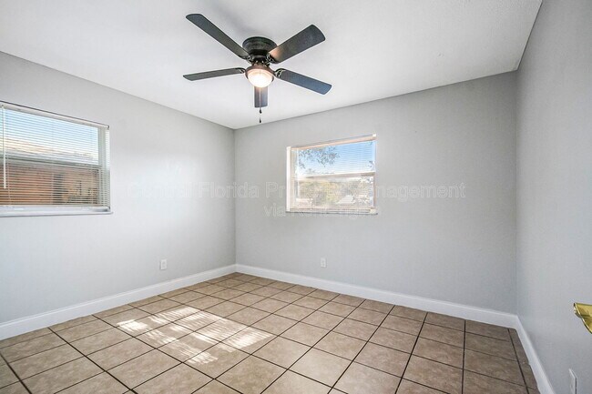 Building Photo - 21 E Celeste St