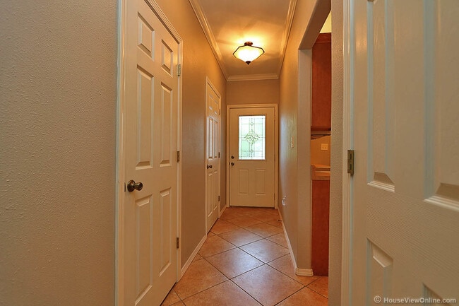Building Photo - 1345/1347 Amblewood