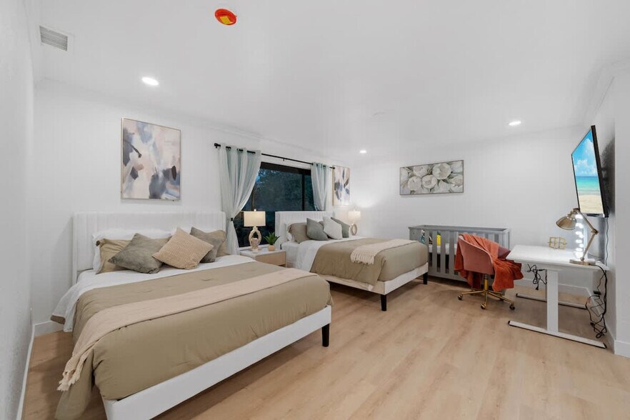 Building Photo - 5048 Bluff Pl