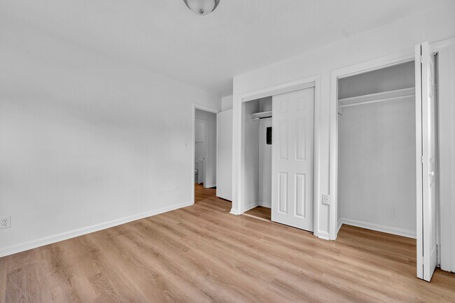 Building Photo - 208 17th Ave SW