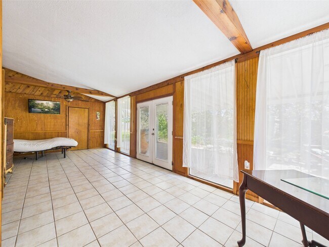 Building Photo - 713 6th St