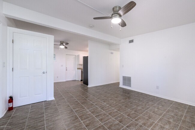 Building Photo - CLOSE TO HISTORIC DISTRICT AND PARKS