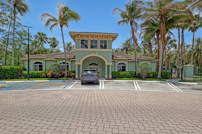 Building Photo - 340 Crestwood Cir