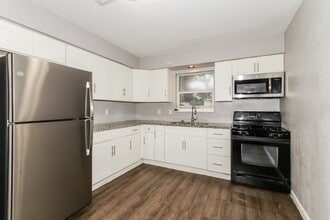 Building Photo - 1303 W Phillips St