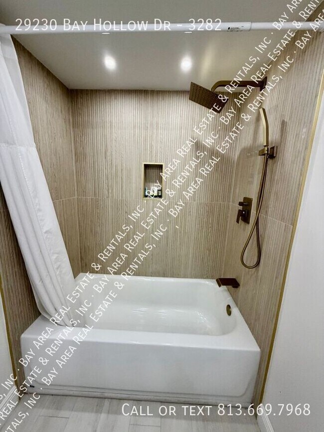 Building Photo - 29230 Bay Hollow Dr