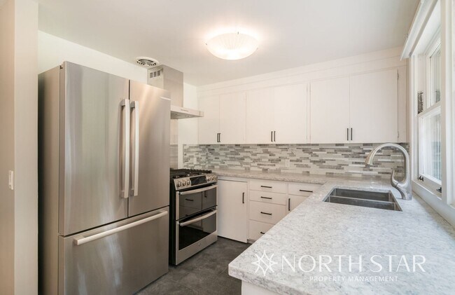 Building Photo - Charming Cottage in Lake Oswego