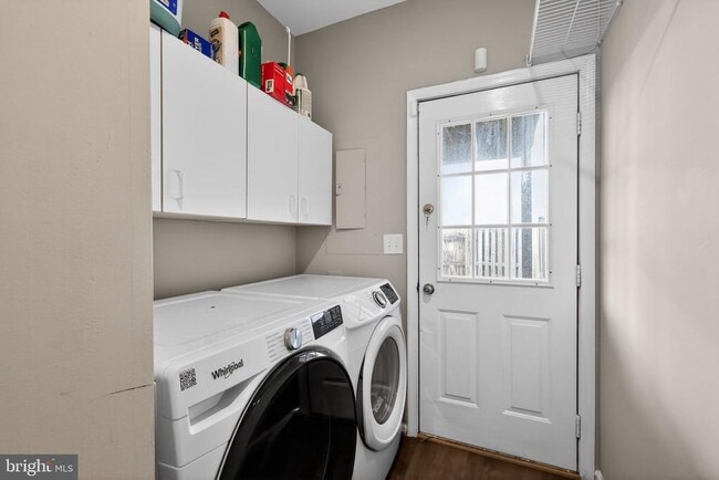 Building Photo - 1221 Rockland Ct