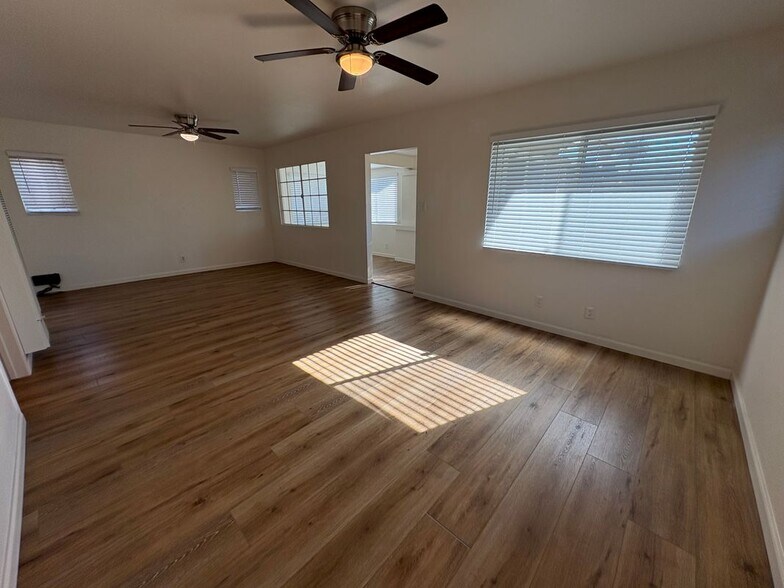 Building Photo - 3011 E 7th St