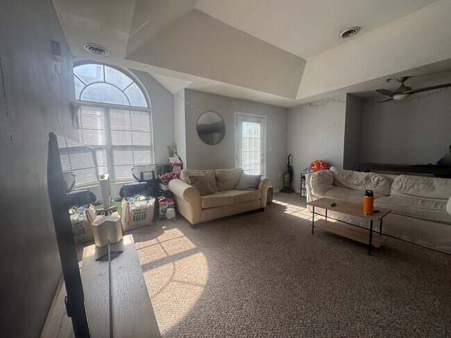Building Photo - Renaissance II Condominiums: Available Fal...