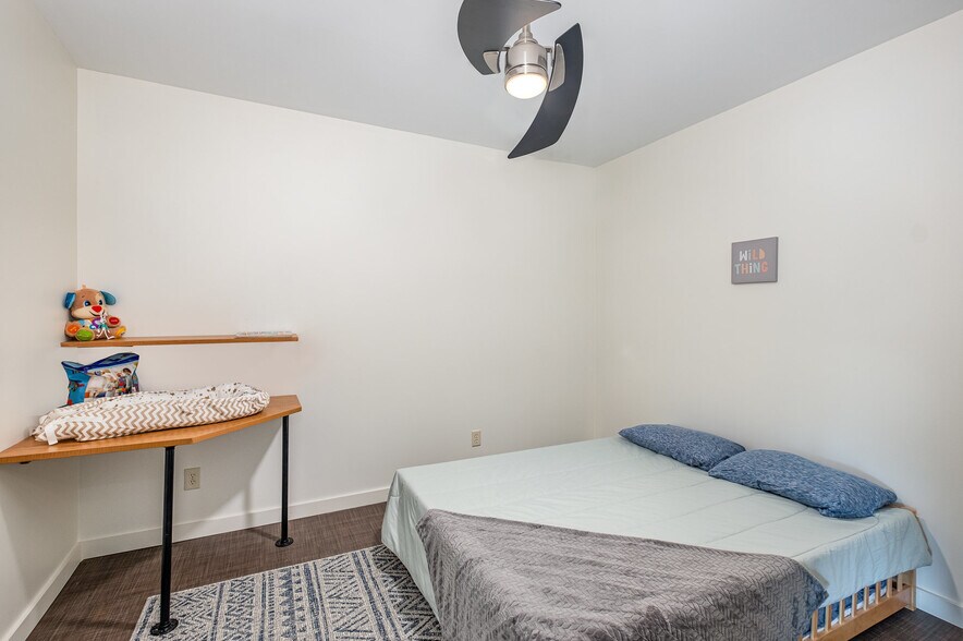 Building Photo - 4006 Apple Valley Dr