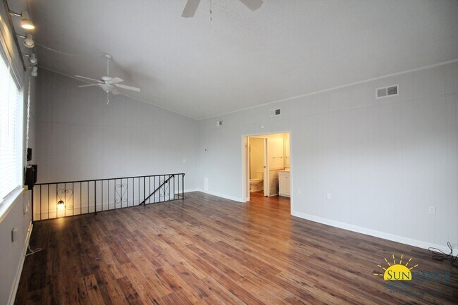 Building Photo - Stunning 4 Bedroom Home in Fort Walton Beach