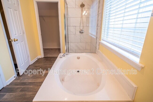 Building Photo - 216 Horseshoe Bend N
