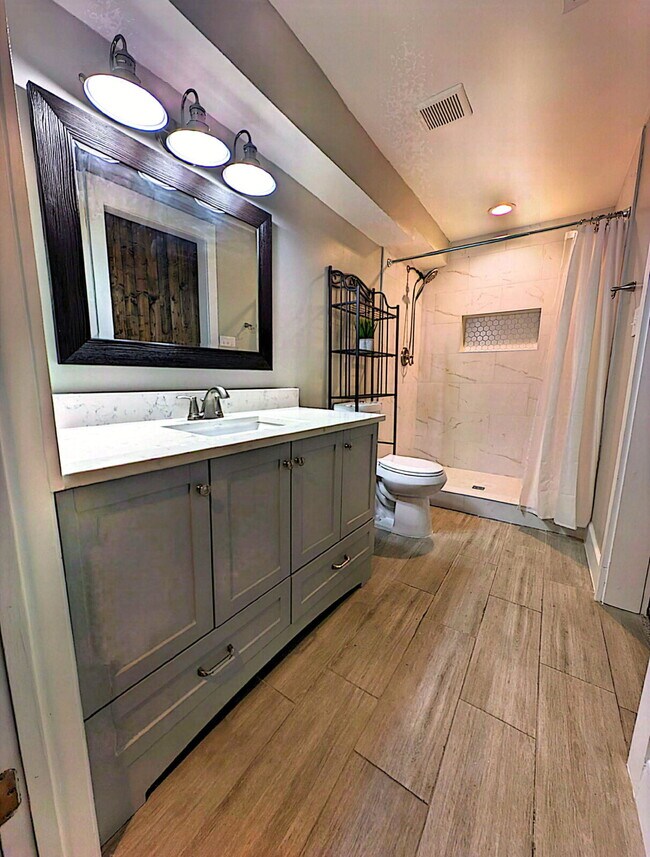 Building Photo - Stylish & Convenient Atlanta Room: All-Inclusive Living!