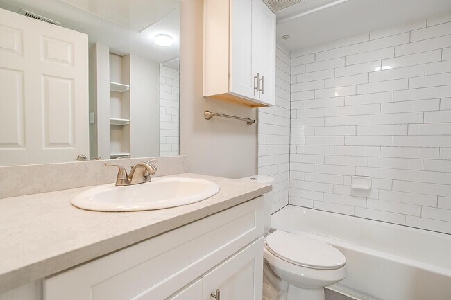 Building Photo - 5076 Matilda St