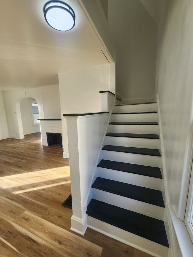 Building Photo - 426 Hazel Ave