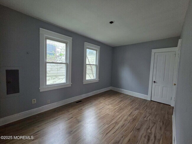 Building Photo - 1115 9th Ave