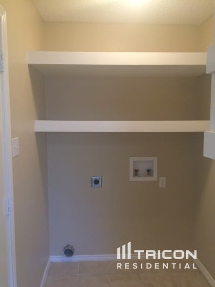 Building Photo - 708 Leedsfield Ct