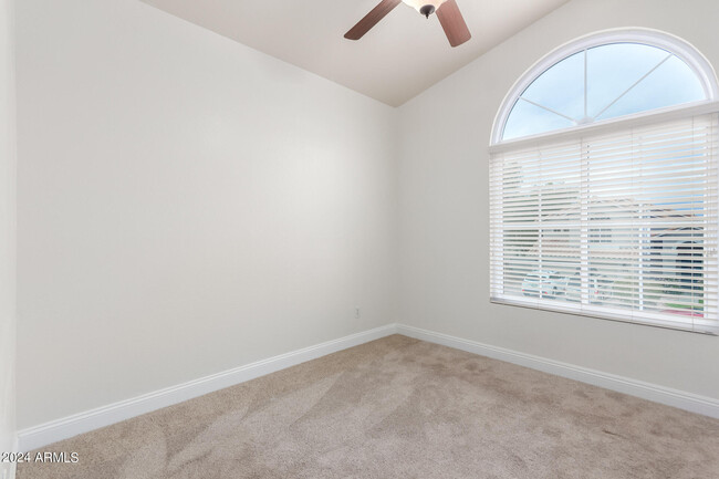 Building Photo - 7217 W Crest Ln
