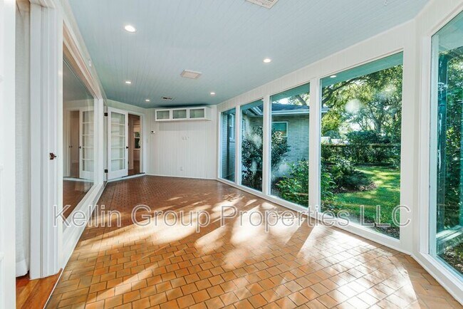 Building Photo - 1203 Easton Dr