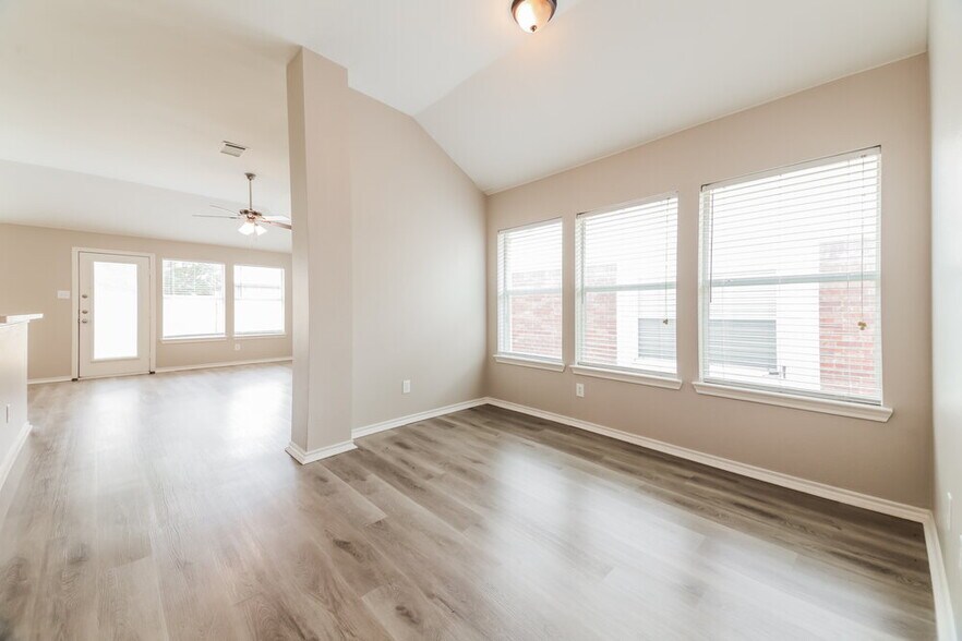 Building Photo - 1008 Halifax Ln