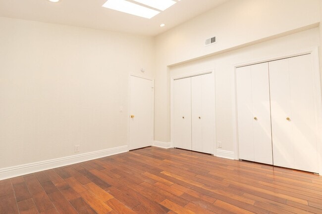 Building Photo - 4 Bedroom / 3 Bathroom Home With Panoramic...