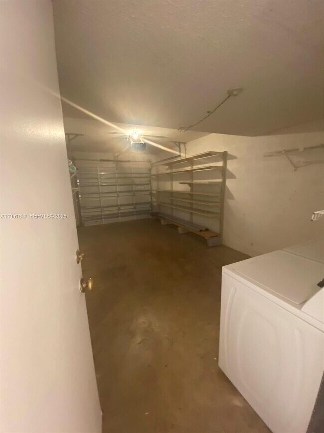 Building Photo - 654 Woodgate Cir