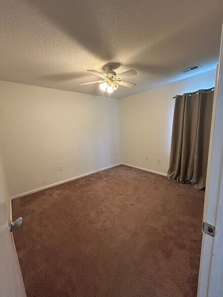 Building Photo - 147 Lawndale Ln