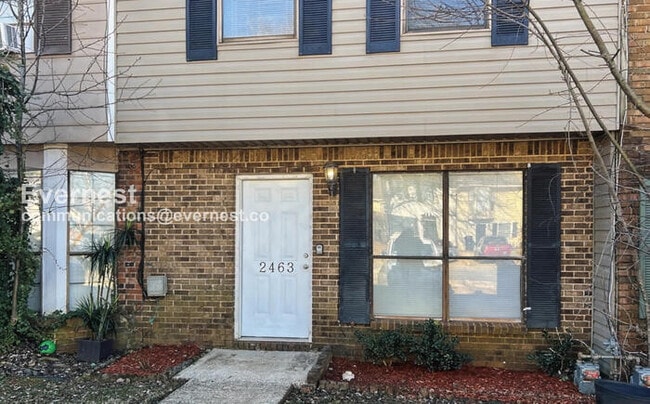 Building Photo - 2463 Hampstead Dr