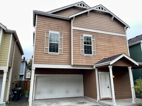 Building Photo - Charming Home in a Gated Tacoma Community – Minutes from JBLM!