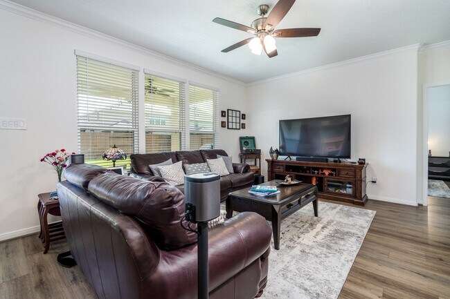 Building Photo - 7702 Royal Oasis Ln