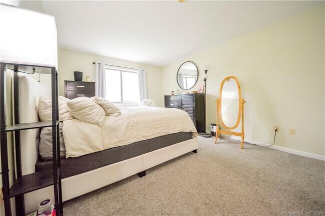 Building Photo - 115 Fillow St