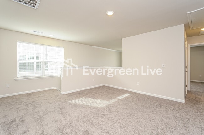 Building Photo - 5585 Hydrangea St