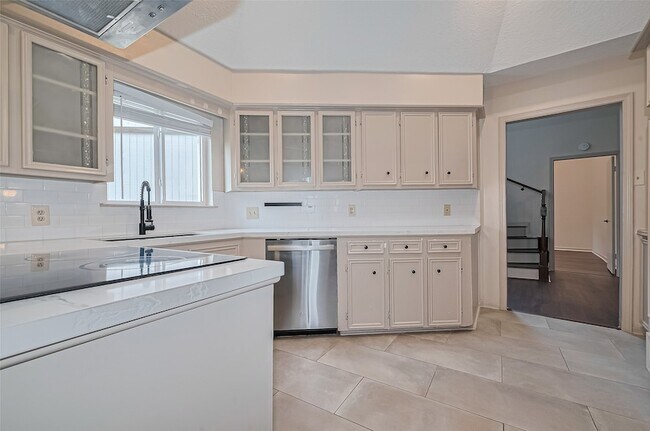 Building Photo - 1940 E Allegro St