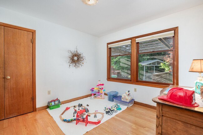 Building Photo - 4Bd/2Ba Seattle House