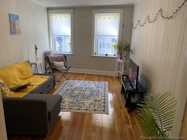 Building Photo - 170 Kelton St